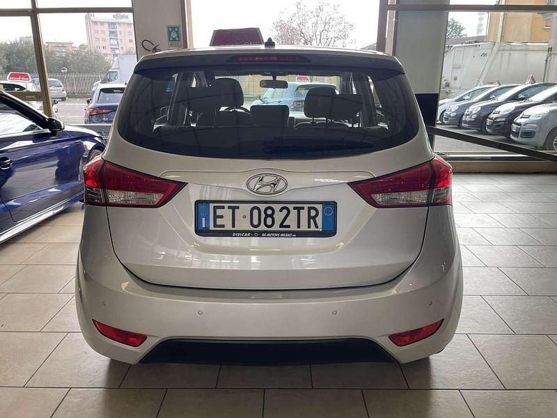 Usata Hyundai ix20 Comfort 90 CV (66 kW) 2014 Argento Utilitaria