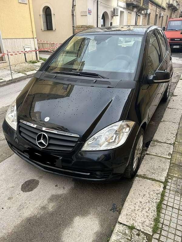 Usata Mercedes A180 109 CV (80 kW) 2009 Nero Monovolume