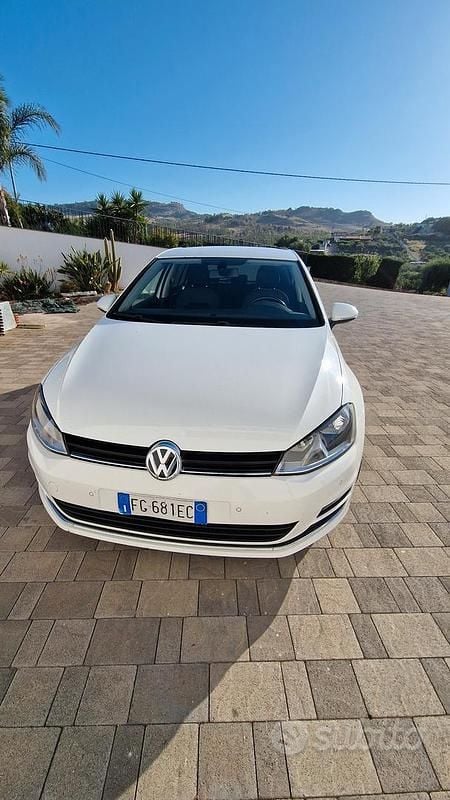 Usata 2017 VW Golf VII Tre volumi | 11.800 € (Ottimo prezzo) - Immagine 1/4