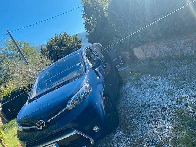Usata Toyota Proace Executive 120 CV (88 kW) 2019 Blu Monovolume