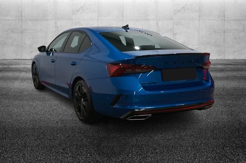 Usata Skoda Octavia RS 200 CV (147 kW) 2022 Blu metallizzato Berlina