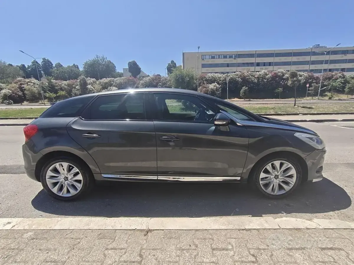 Usata Citroën DS5 So Chic 114 CV (83 kW) 2014 Grigio Utilitaria