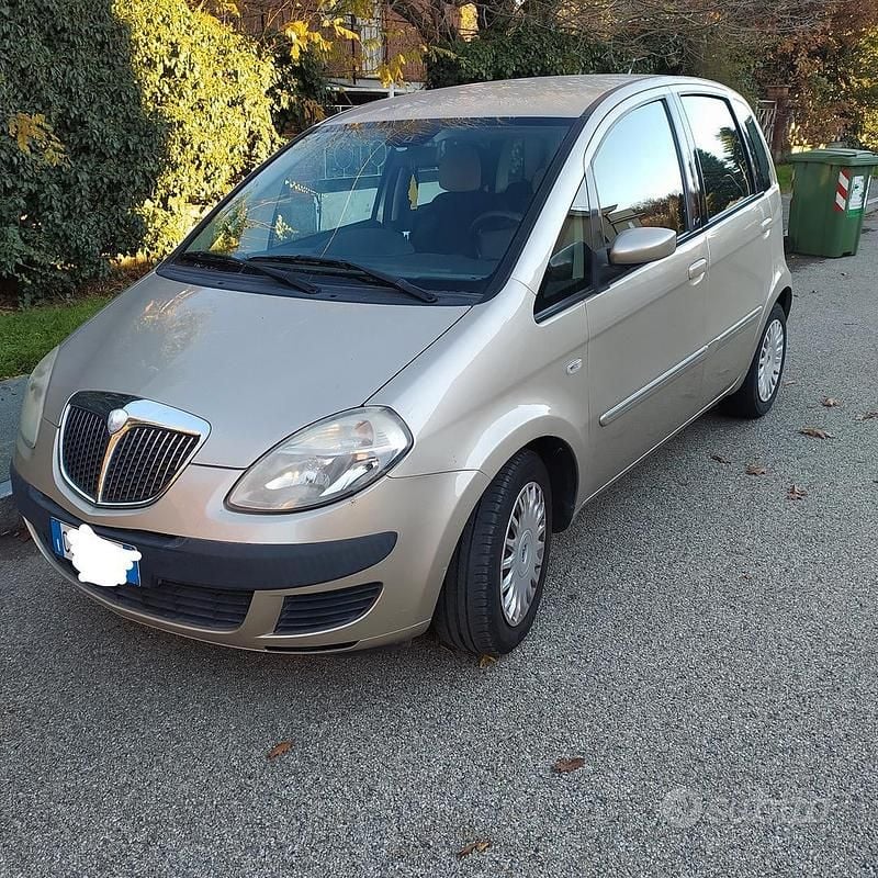 Usata Lancia Musa 95 CV (69 kW) 2005 Oro Monovolume