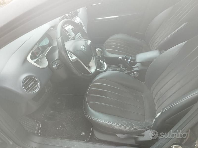 Usata Lancia Delta 120 CV (88 kW) 2009 Grigio Utilitaria