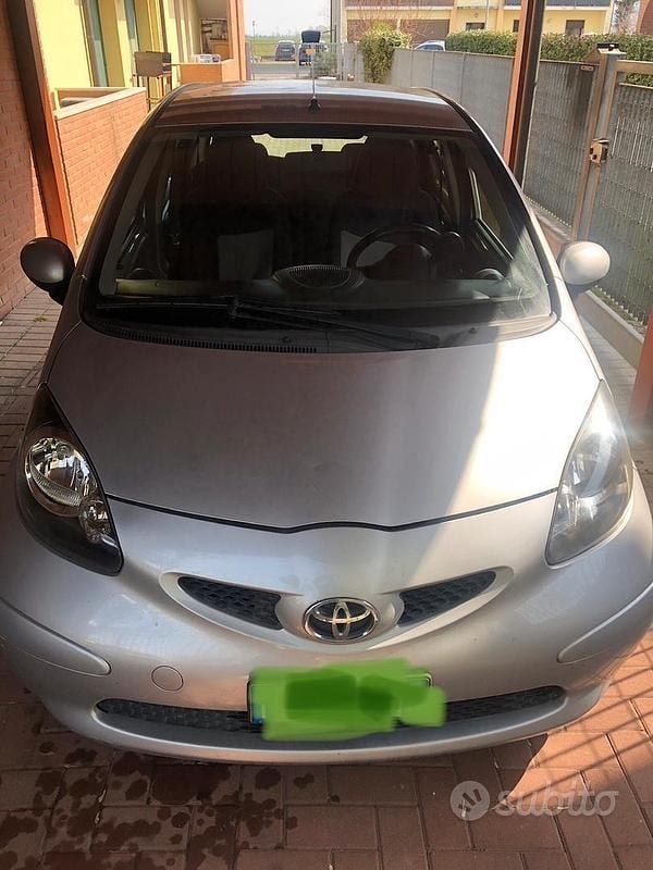 Usata Toyota Aygo 67 CV (49 kW) 2008 Grigio Utilitaria