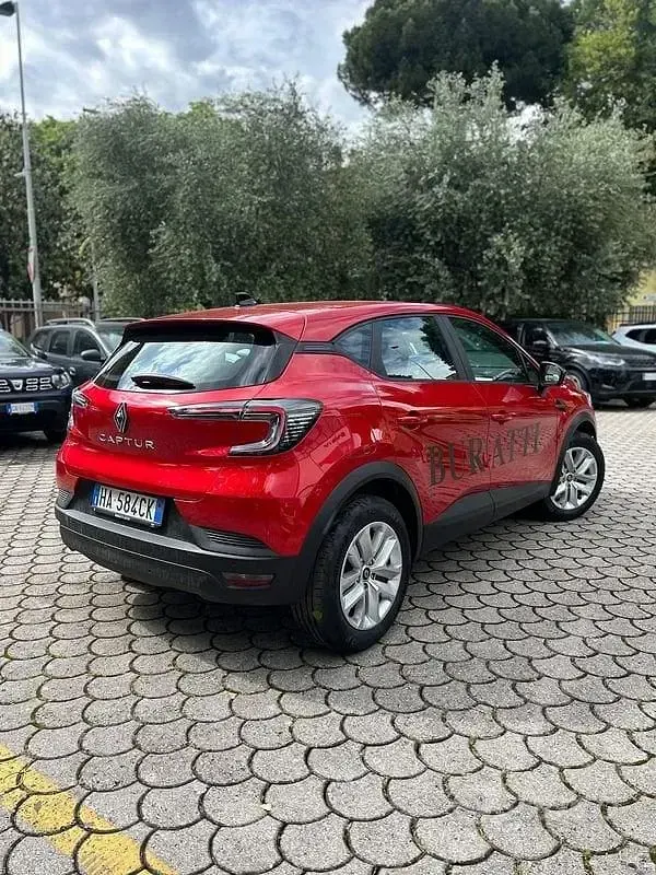 Käytetty Renault Captur Evolution 101 HP (74 kW) 2025 Punainen Katumaasturi