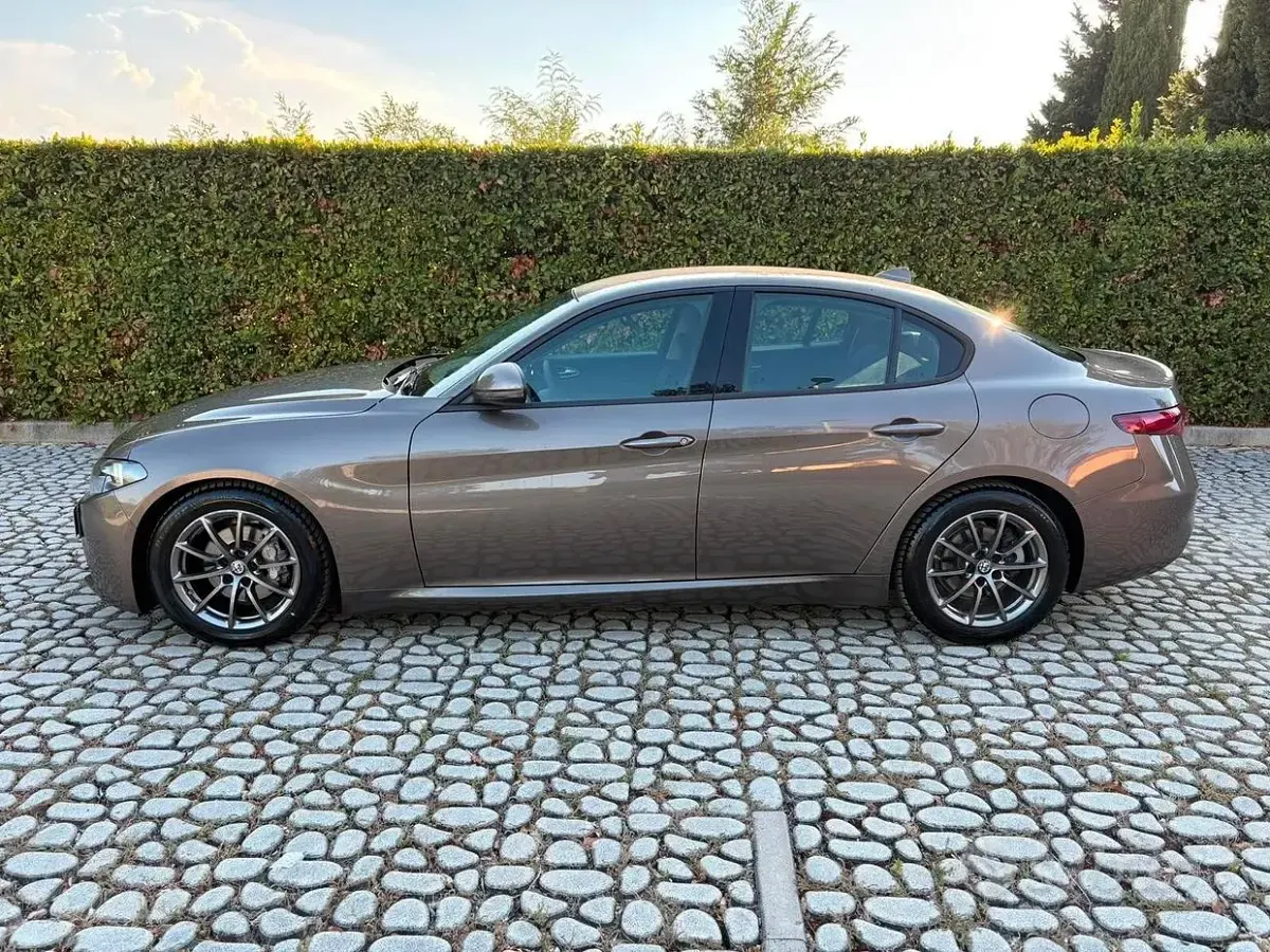 Usata Alfa Romeo Giulia Super 180 CV (132 kW) 2018 Grigio Berlina
