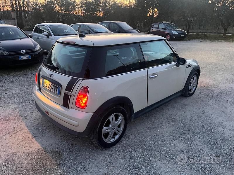 Begagnad Mini ONE 88 HK (64 kW) 2006 Beige Halvkombi