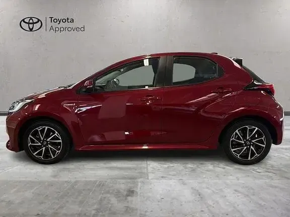 Usata Toyota Yaris Trend 91 CV (66 kW) 2021 Rosso Utilitaria