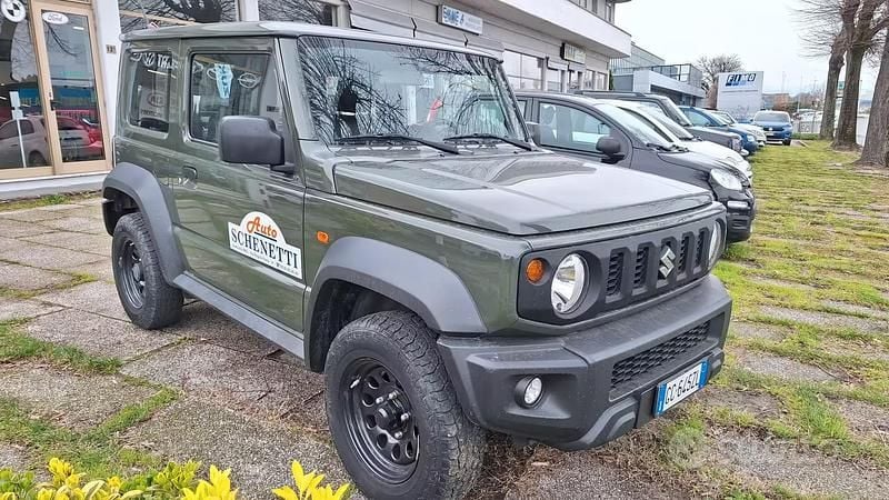Usata Suzuki Jimny 101 CV (74 kW) 2021 Verde SUV