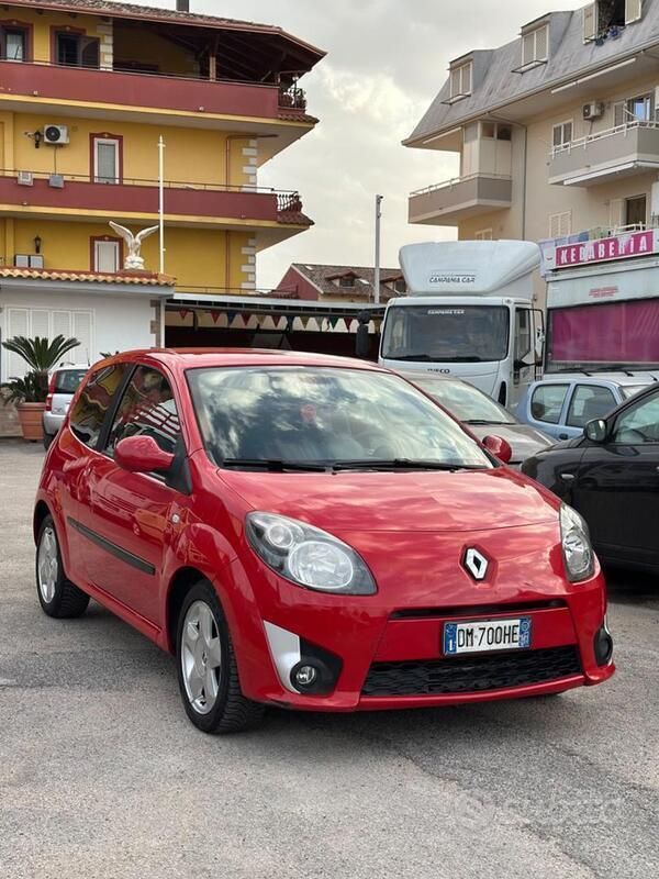 Usata Renault Twingo Initiale 64 CV (47 kW) 2008 Rosso Utilitaria