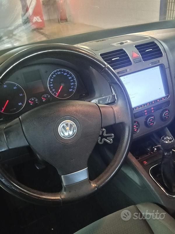 Begagnad VW Golf VI 105 HK (77 kW) 2008 Halvkombi