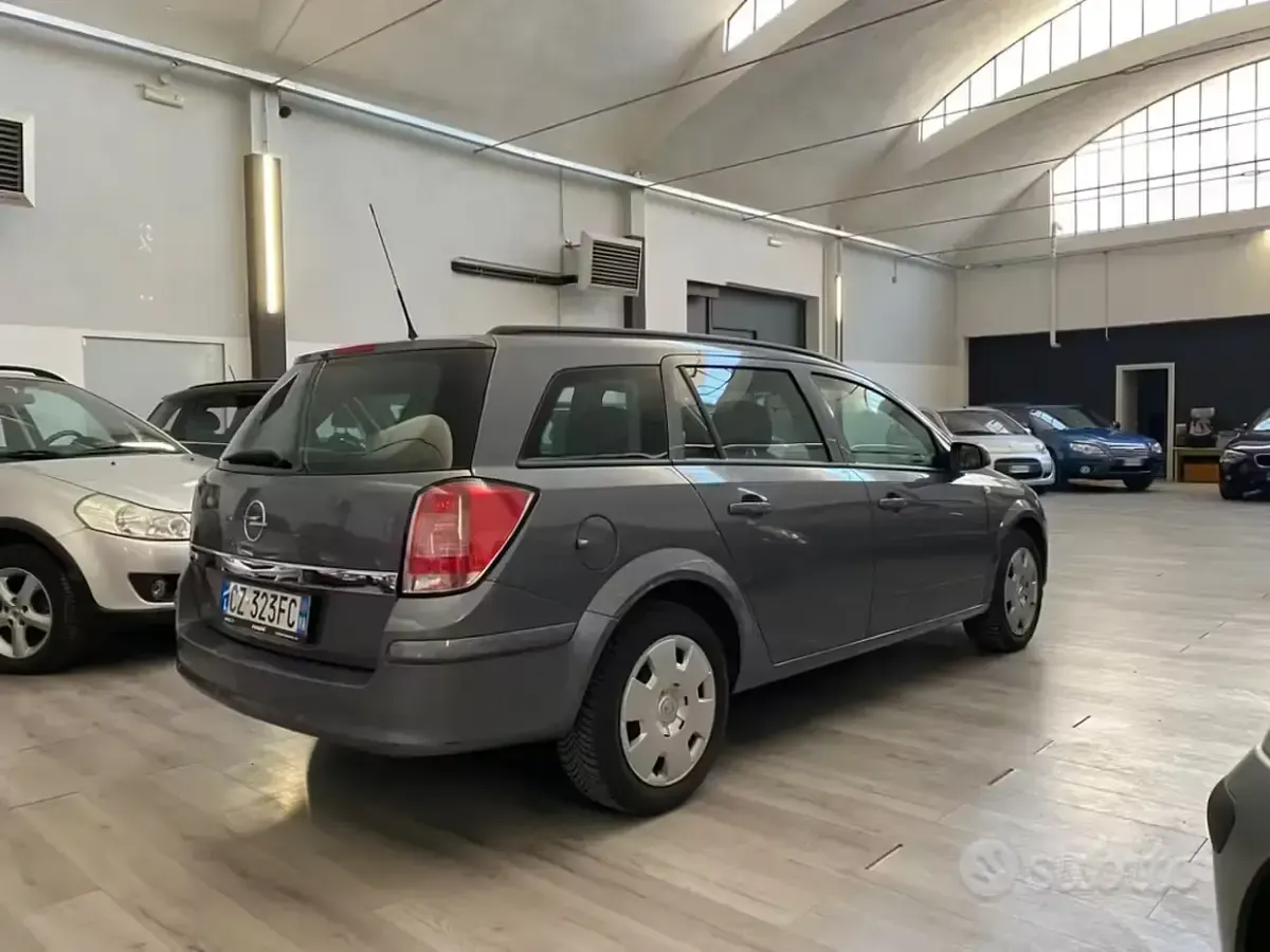 Usata Opel Astra Enjoy 90 CV (66 kW) 2005 Grigio Station wagon