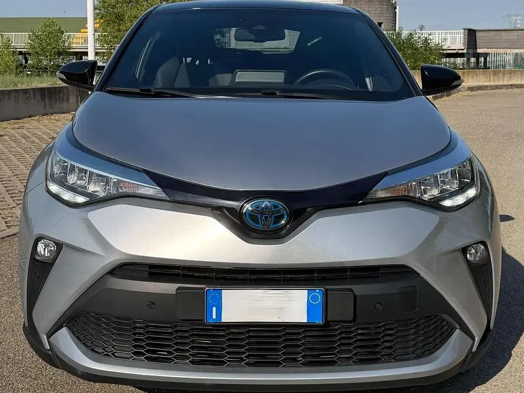 Usata Toyota C-HR Trend 98 CV (72 kW) 2022 Argento SUV