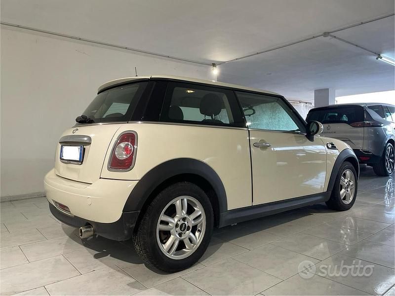 Usata Mini ONE 75 CV (55 kW) 2011 Beige Utilitaria