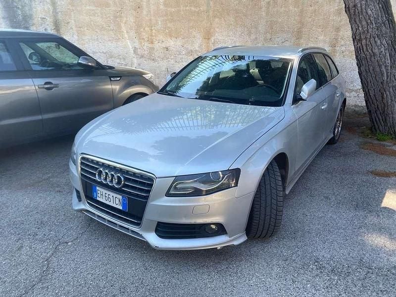 Usado Audi A4 Advanced Plus 170 CV (125 kW) 2011 Plateado Familiar