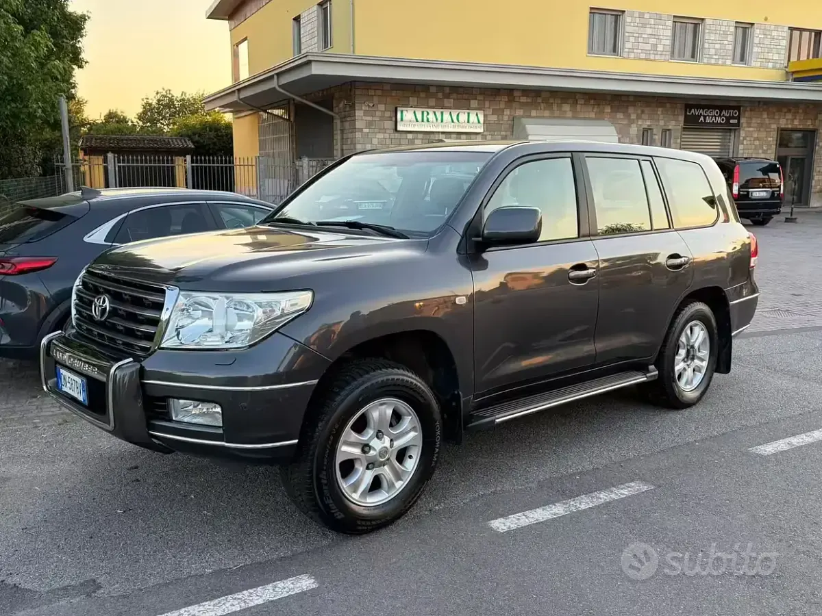 Usata Toyota Land Cruiser 286 CV (210 kW) 2008 Grigio SUV