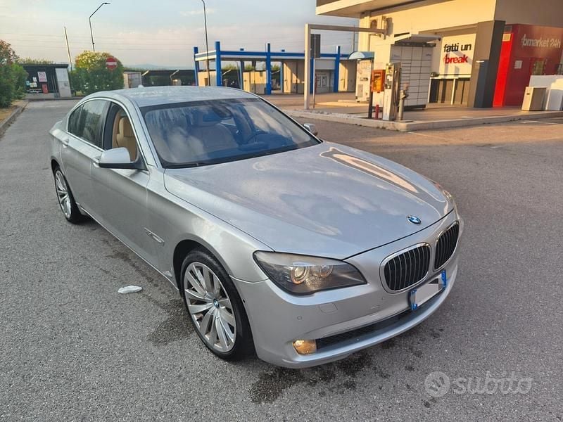 Usata BMW 750 408 CV (300 kW) 2012 Argento Berlina
