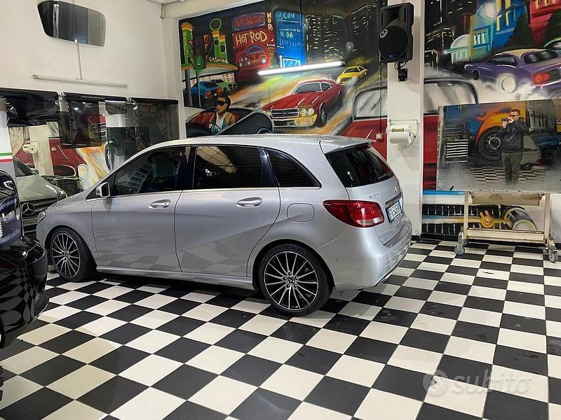 Usata Mercedes 190 109 CV (80 kW) 2015 Grigio Berlina