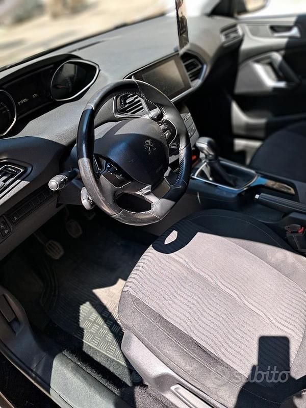 Usata Peugeot 308 SW 92 CV (67 kW) 2015 Blu Station wagon