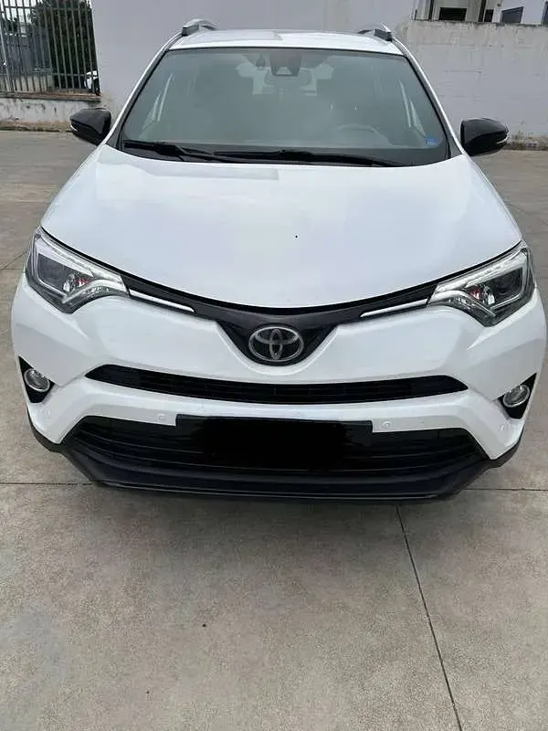 Usata Toyota RAV4 Style 143 CV (105 kW) 2017 Bianco SUV