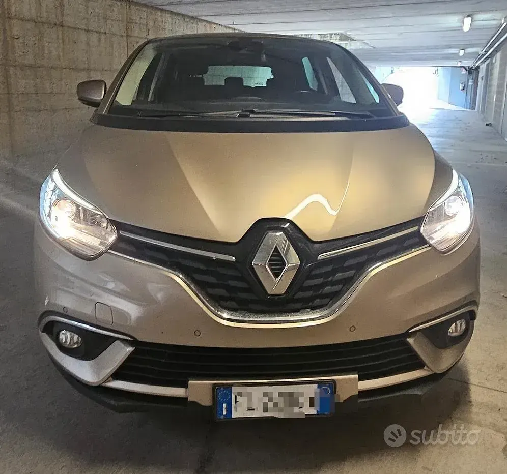 Usata Renault Scénic III Intens 110 CV (80 kW) 2017 Marrone Monovolume