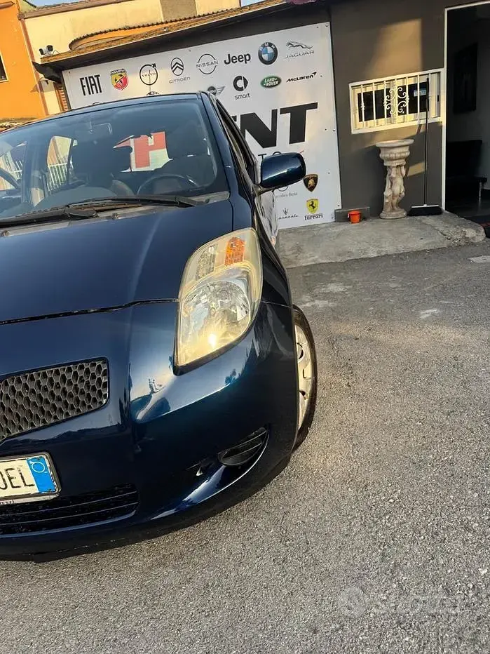 Usata Toyota Yaris 87 CV (63 kW) 2007 Blu Utilitaria