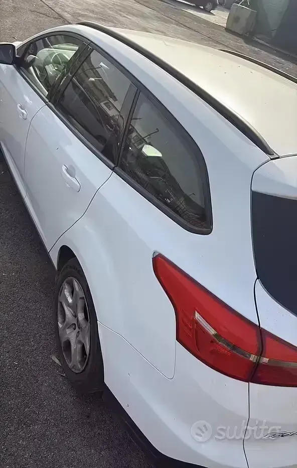 Usata Ford Focus 120 CV (88 kW) 2015 Bianco Station wagon