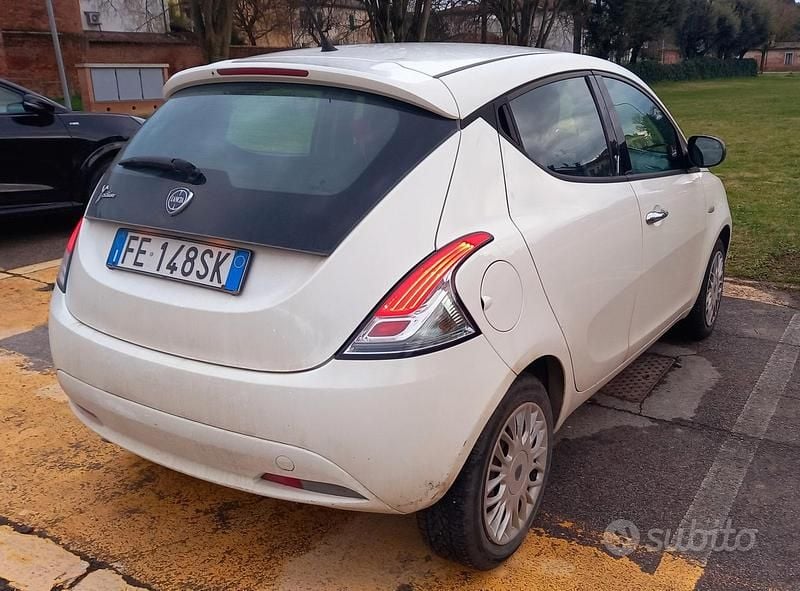 Usata Lancia Ypsilon 2015 Bianco Utilitaria