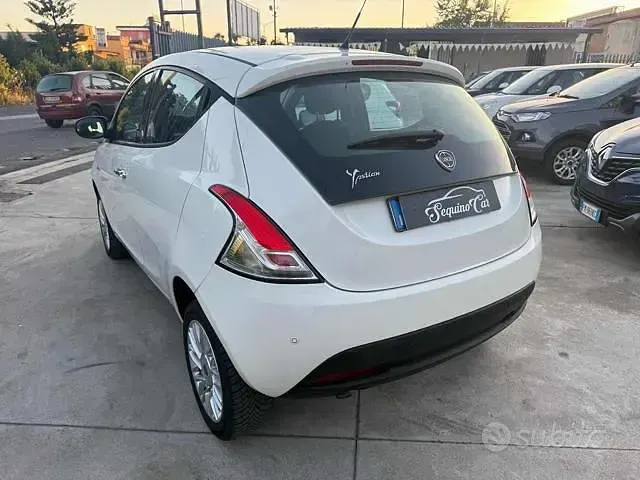 Usata Lancia Ypsilon 84 CV (61 kW) 2013 Bianco Utilitaria