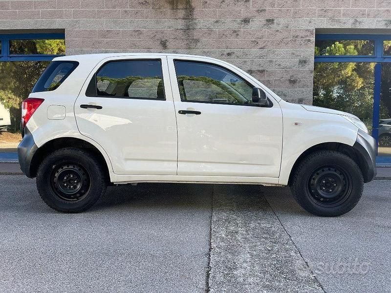 Usata Daihatsu Terios 86 CV (63 kW) 2006 Bianco SUV