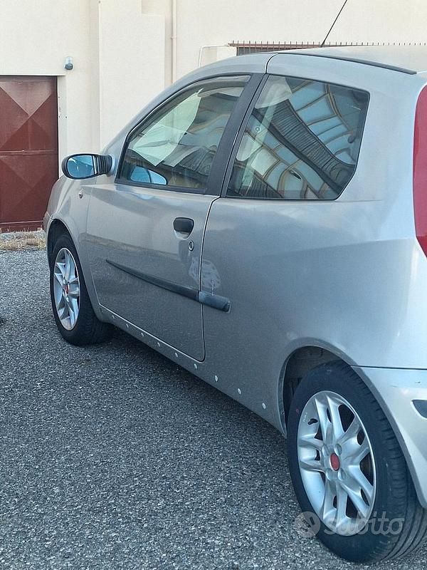 Usata Fiat Punto 80 CV (58 kW) 2003 Utilitaria