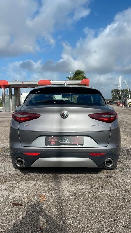 Usata Alfa Romeo Stelvio Executive 210 CV (154 kW) 2017 Grigio SUV