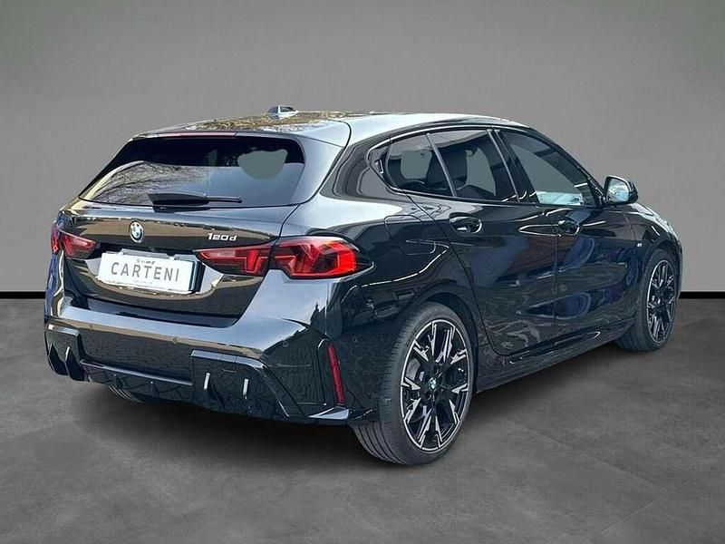 Usata BMW 120 M Sport 163 CV (119 kW) 2025 Black sapphire metallizzato Utilitaria
