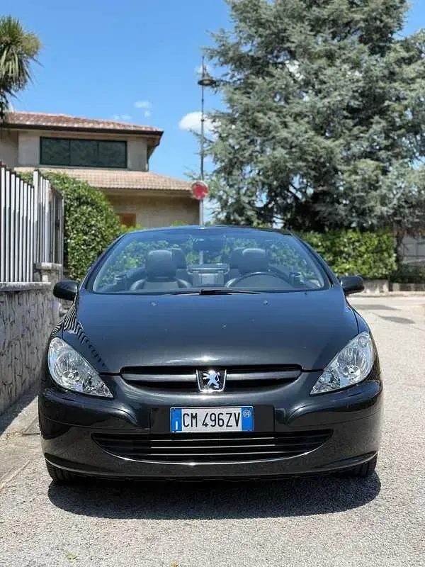 Usata Peugeot 307 CC 109 CV (80 kW) 2004 Nero Cabrio