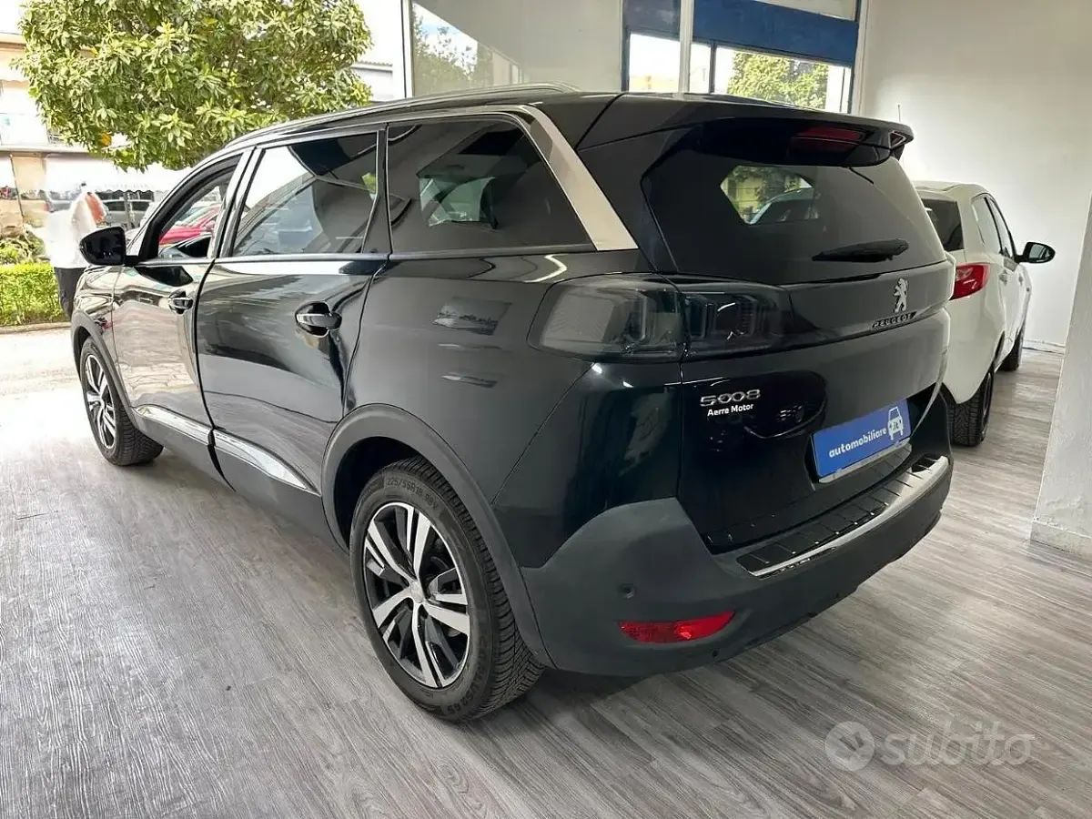 Usata Peugeot 5008 Allure 131 CV (96 kW) 2022 Nero SUV