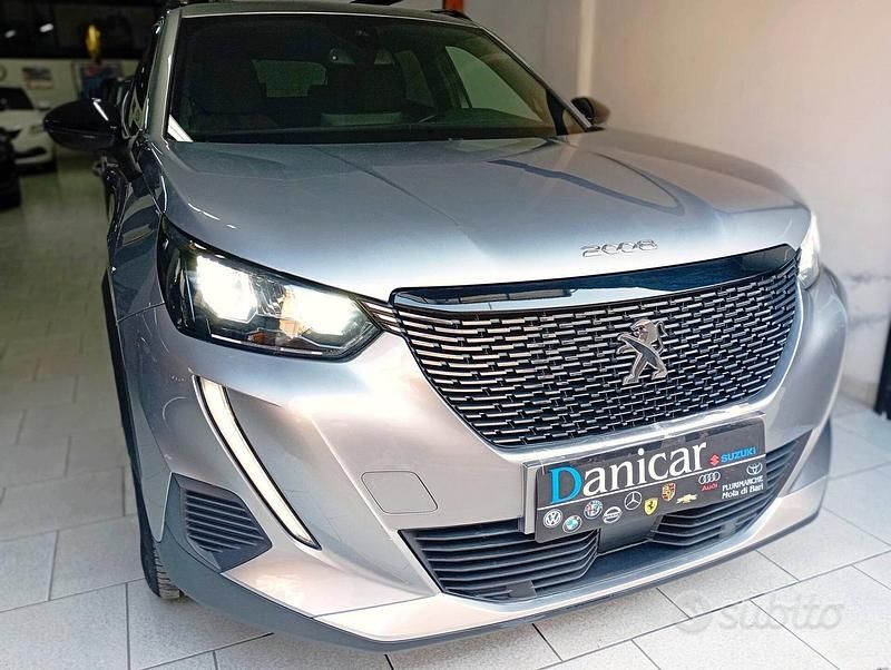 Usata Peugeot 2008 Allure 100 CV (73 kW) 2023 Grigio SUV