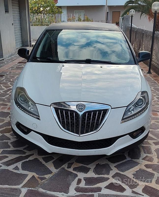 Usata Lancia Delta 120 CV (88 kW) 2011 Bianco Utilitaria
