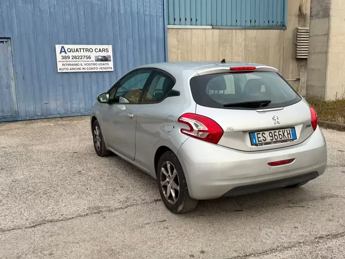 Usata Peugeot 208 Active 82 CV (60 kW) 2013 Grigio Utilitaria