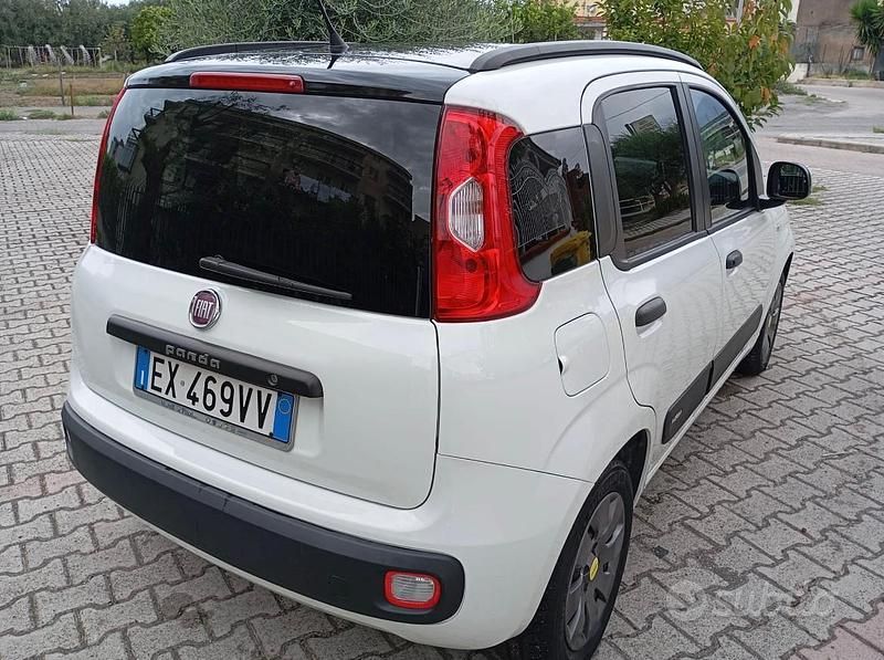 Usata Fiat Panda Lounge 69 CV (50 kW) 2014 Bianco Utilitaria