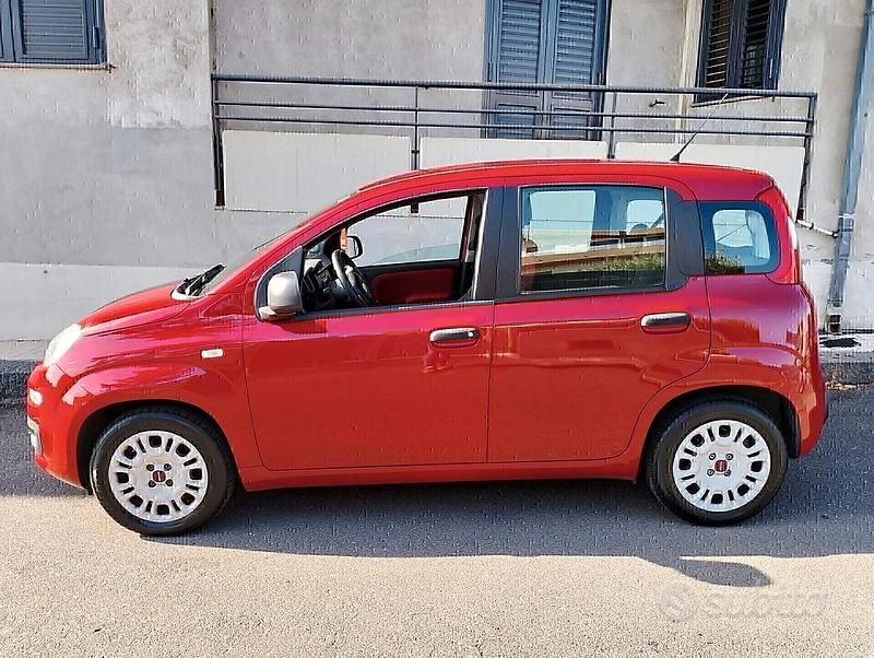 Usata Fiat Panda 69 CV (50 kW) 2015 Rosso Utilitaria