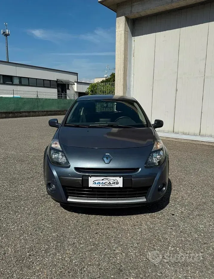 Usata Renault Clio II Dynamique 75 CV (55 kW) 2010 Grigio Berlina
