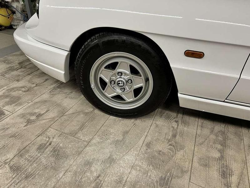 Usata Alfa Romeo Spider 106 CV (77 kW) 1992 Bianco Cabrio