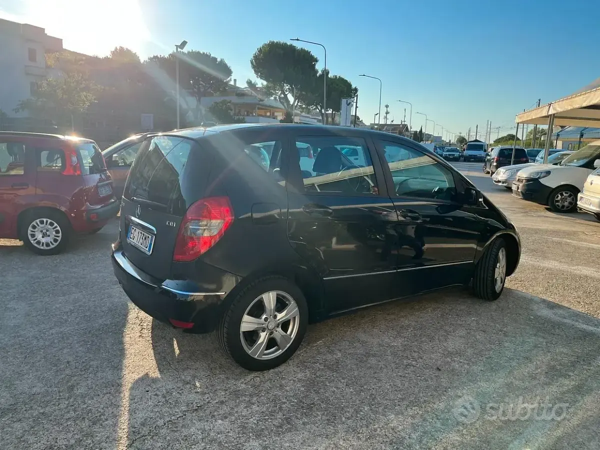 Usata Mercedes A180 Avantgarde 109 CV (80 kW) 2011 Nero Utilitaria