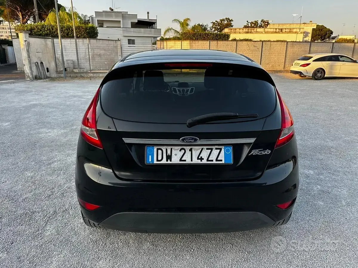 Usata Ford Fiesta Titanium 82 CV (60 kW) 2009 Nero Berlina