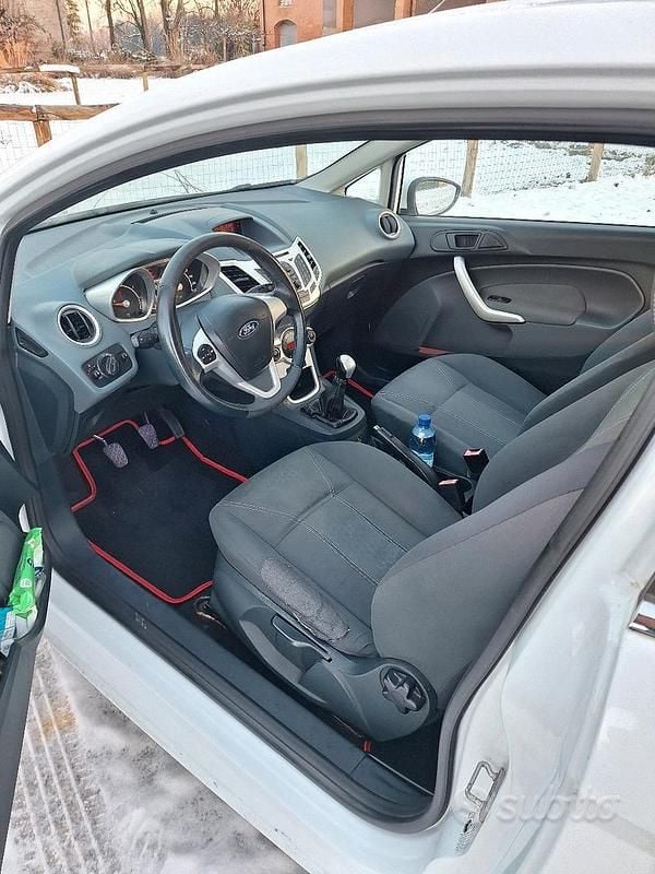 Usata Ford Fiesta 96 CV (70 kW) 2009 Nero Berlina