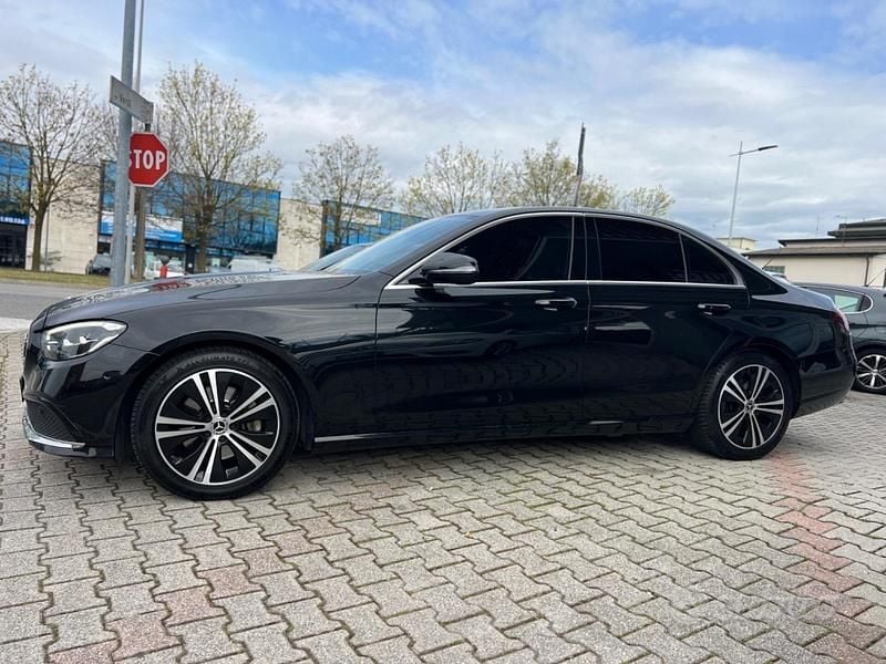 Usata Mercedes E220 Business 194 CV (142 kW) 2021 Nero Berlina