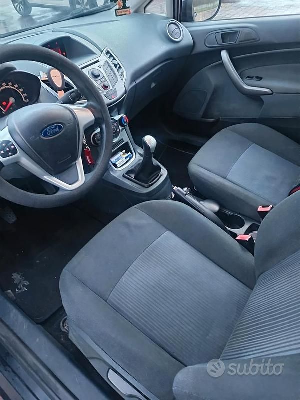 Usata Ford Fiesta 73 CV (53 kW) 2011 Nero Utilitaria