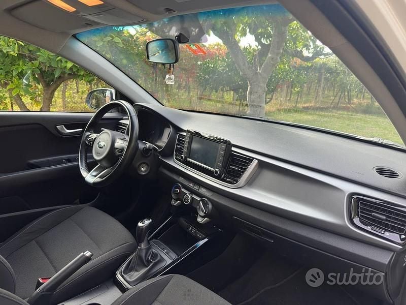Usata Kia Rio 90 CV (66 kW) 2018 Bianco Berlina