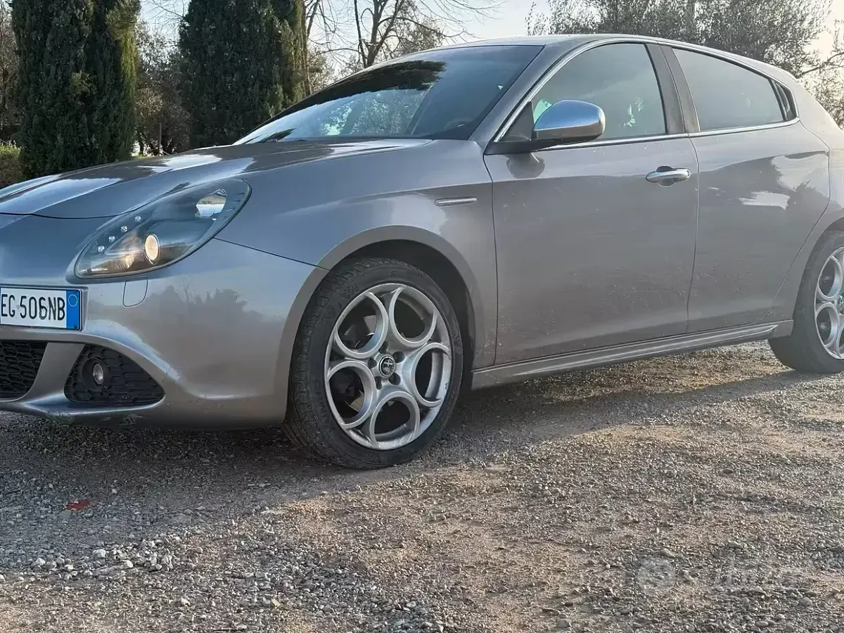Usata Alfa Romeo Giulietta 140 CV (102 kW) 2011 Grigio Utilitaria